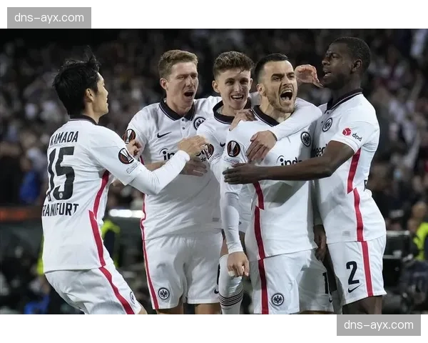 瓦茨克怒斥欧足联新规：纯粹官僚主义，德甲欧冠标准不一