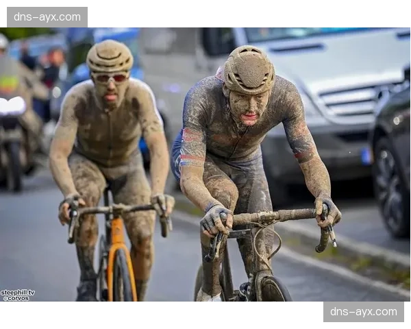 范阿尔特巴黎-鲁贝夺冠后表示：鲁贝竞技场冲刺是职业生涯最重要胜利